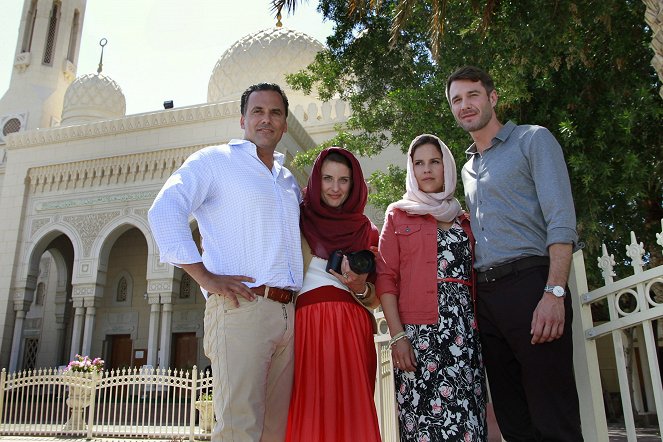 Kreuzfahrt ins Glück - Hochzeitsreise nach Dubai - Werbefoto - Marcus Grüsser, Marie Rönnebeck, Birthe Wolter, Jochen Schropp