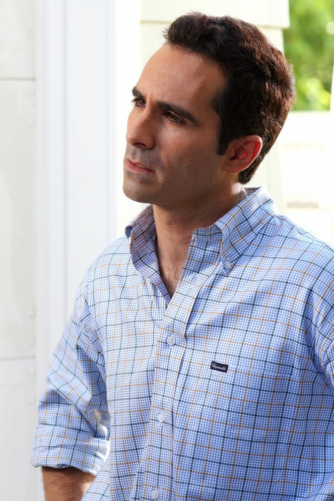 Cold Case - Season 4 - The War at Home - Photos - Nestor Carbonell