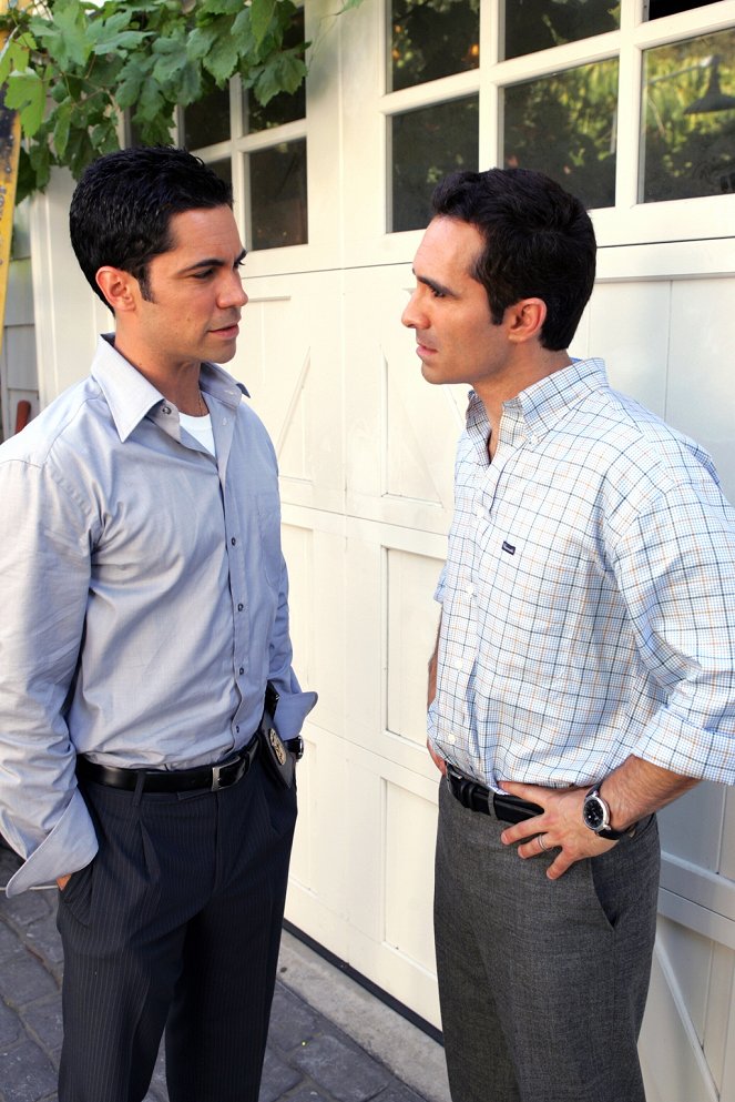 Cold Case - The War at Home - Van film - Danny Pino, Nestor Carbonell