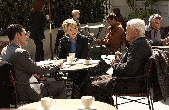 Cold Case : Affaires classées - Season 2 - Chasse aux sorcières - Film - Danny Pino, Kathryn Morris, Orson Bean