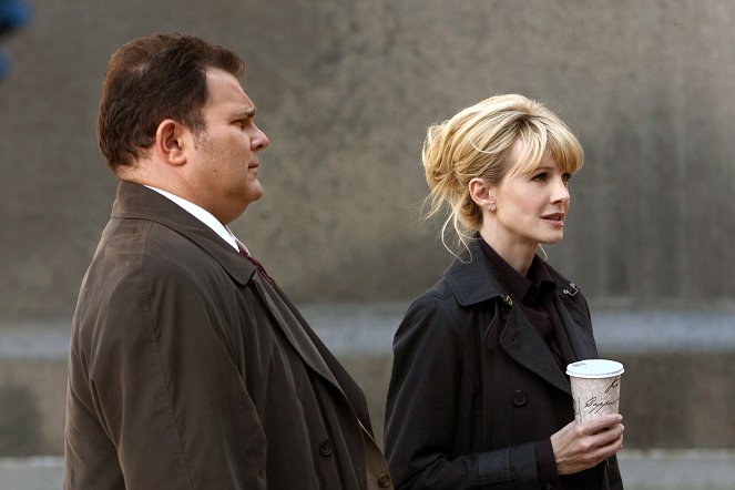 Cold Case - Season 5 - Thick as Thieves - Photos - Jeremy Ratchford, Kathryn Morris