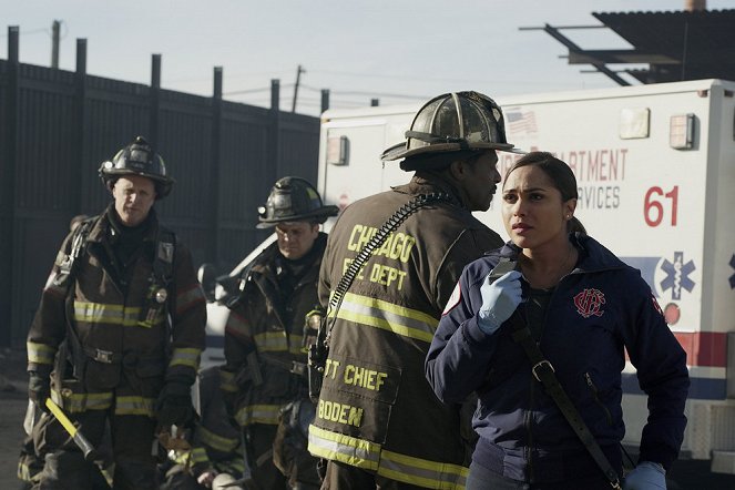 Chicago Fire - My Miracle - Van film - Monica Raymund