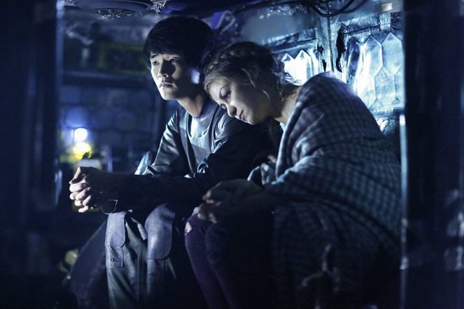 The 100 - The Other Side - Photos - Christopher Larkin, Chelsey Reist