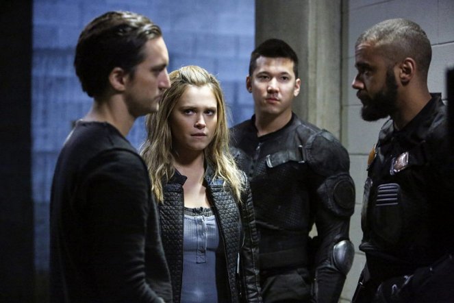 The 100 - Die andere Seite - Filmfotos - Richard Harmon, Eliza Taylor, Jarod Joseph