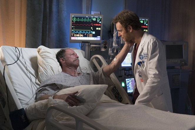 Chicago Med - Pulsions coupables - Film - Louis Herthum, Nick Gehlfuss