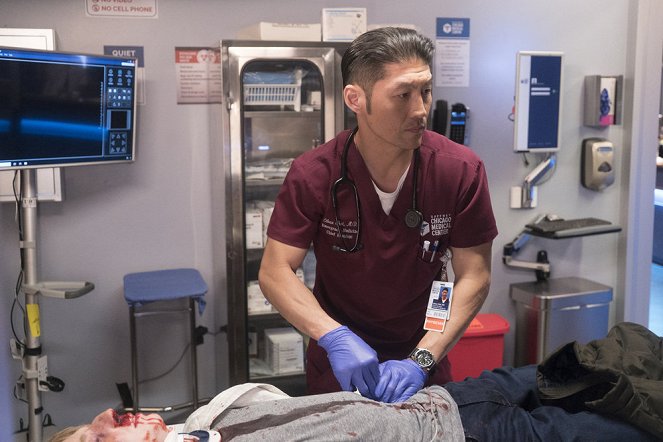 Chicago Med - Pulsions coupables - Film - Brian Tee