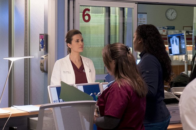Chicago Med - Pulsions coupables - Film - Torrey DeVitto