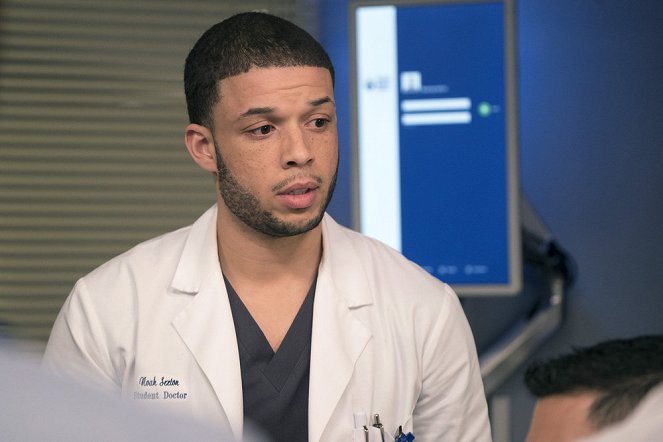 Chicago Med - Deliver Us - Photos - Roland Buck III