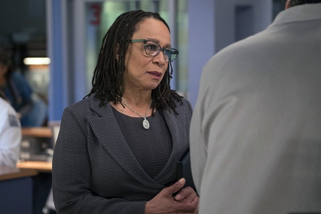 Chicago Med - Deliver Us - Photos - S. Epatha Merkerson