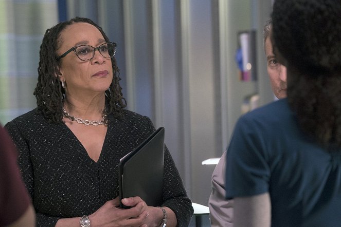 Chicago Med - White Butterflies - Filmfotók - S. Epatha Merkerson