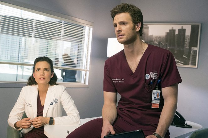 Nemocnice Chicago Med - White Butterflies - Z filmu - Torrey DeVitto, Nick Gehlfuss