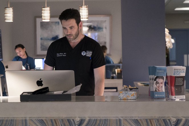 Chicago Med - Love Hurts - Photos - Colin Donnell