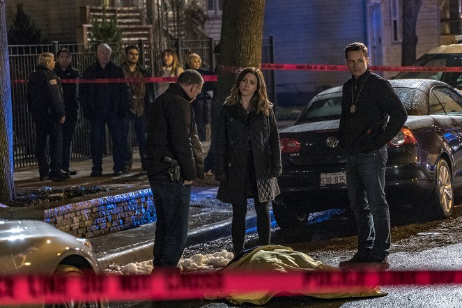 Chicago P.D. - W poszukiwaniu zbawienia - Z filmu - Sophia Bush, Jesse Lee Soffer