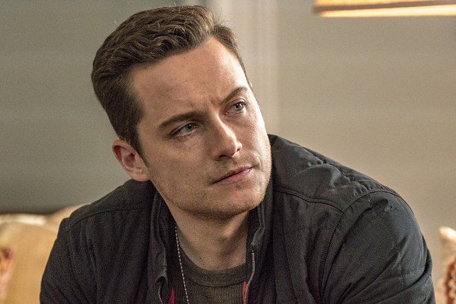 Chicago P.D. - Season 4 - Grasping for Salvation - Photos - Jesse Lee Soffer