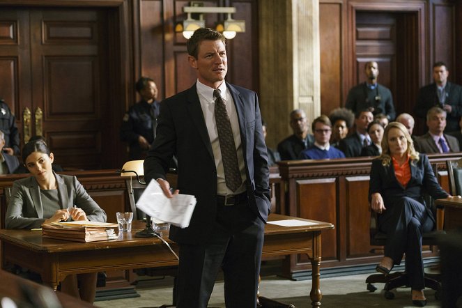 Chicago Justice - Tycoon - Photos - Monica Barbaro, Philip Winchester
