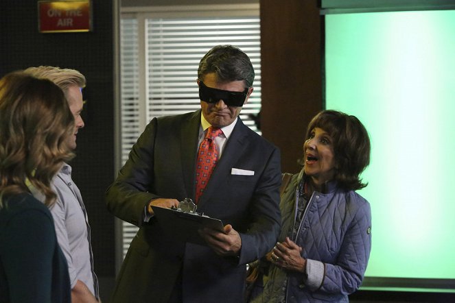 Great News - Season 1 - Chuck Pierce Is Blind - Photos - John Michael Higgins, Andrea Martin