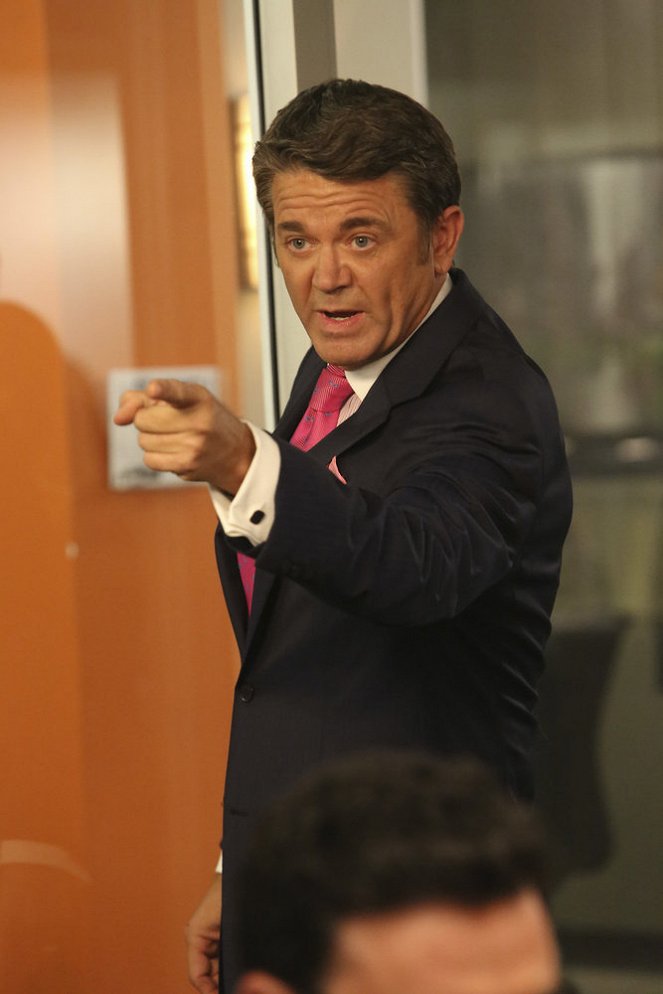 Családi hírek - Season 1 - A háború poklában - Filmfotók - John Michael Higgins