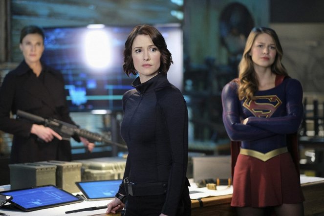 Supergirl - Resist - Photos - Brenda Strong, Chyler Leigh, Melissa Benoist