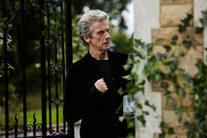 Doctor Who - Season 10 - Knock Knock - Photos - Peter Capaldi