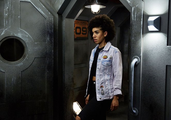 Doctor Who - Oxygen - Photos - Pearl Mackie