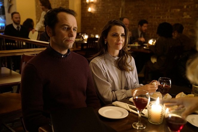 Zawód: Amerykanin - Z filmu - Matthew Rhys, Keri Russell