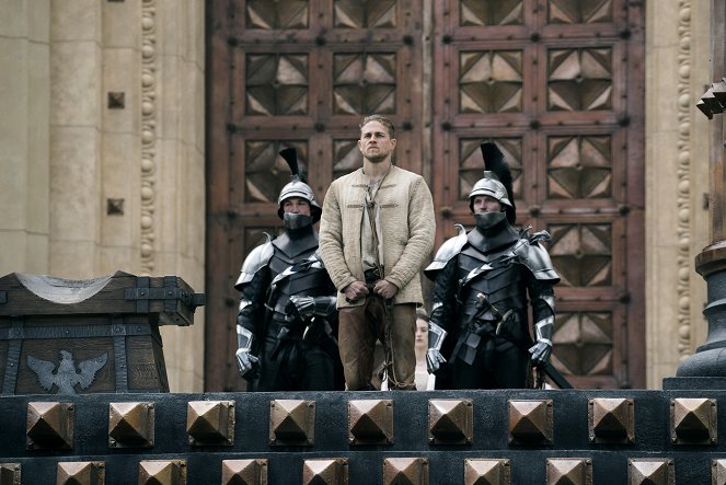 Král Artuš: Legenda o meči - Z filmu - Charlie Hunnam