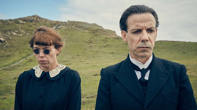 And Then There Were None - Episode 1 - Photos - Anna Maxwell Martin, Noah Taylor