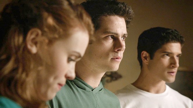 Teen Wolf - Season 5 - Required Reading - Photos - Holland Roden, Dylan O'Brien, Tyler Posey