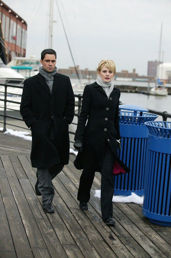 Cold Case - Time to Crime - Photos - Danny Pino, Kathryn Morris