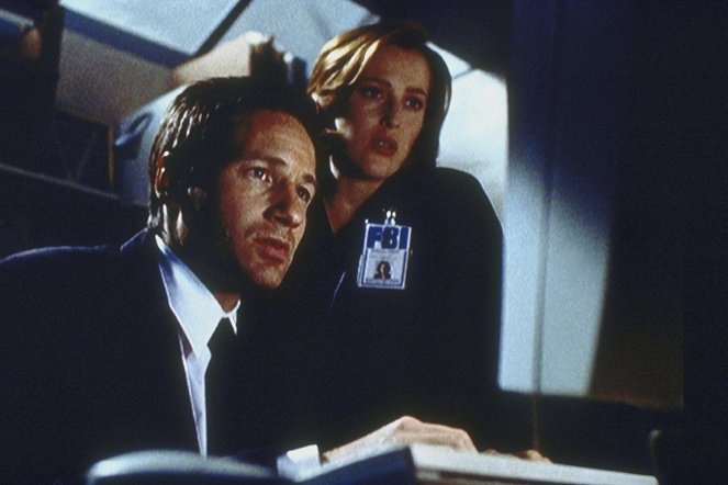 The X-Files - Two Fathers - Photos - David Duchovny, Gillian Anderson