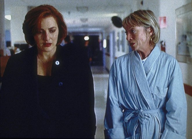 The X-Files - Two Fathers - Van film - Gillian Anderson, Veronica Cartwright