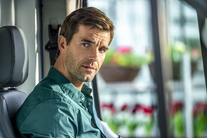 Tulips for Rose - Photos - Lucas Bryant