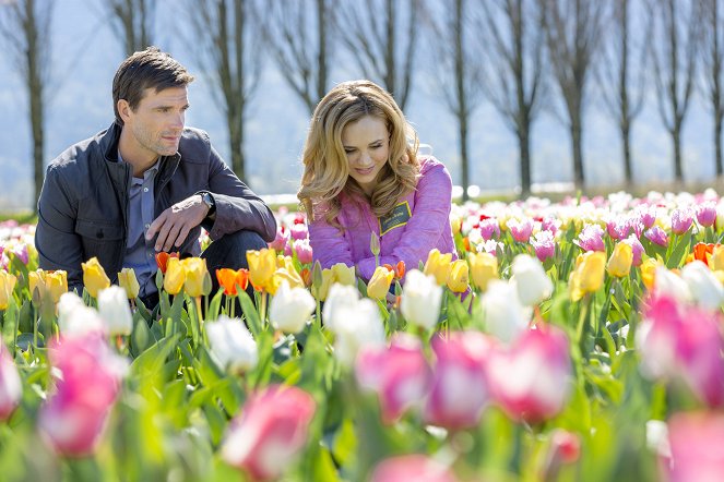 Tavaszi tulipánok - Filmfotók - Lucas Bryant, Fiona Gubelmann