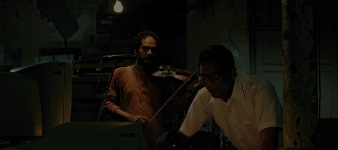 The Violin Player - De la película - Ritwick Chakraborty, Adil Hussain