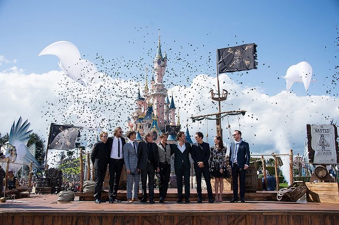 Piratas del Caribe: La Venganza de Salazar - Eventos - Jerry Bruckheimer, Joachim Rønning, Brenton Thwaites, Geoffrey Rush, Johnny Depp, Javier Bardem, Orlando Bloom, Kaya Scodelario, Espen Sandberg