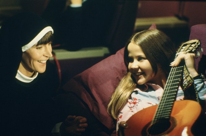Letisko 1975 - Z filmu - Helen Reddy, Linda Blair