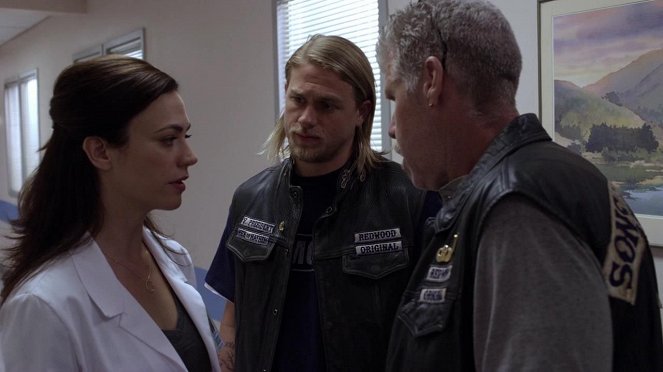 Sons of Anarchy - Small Tears - Photos - Maggie Siff, Charlie Hunnam, Ron Perlman