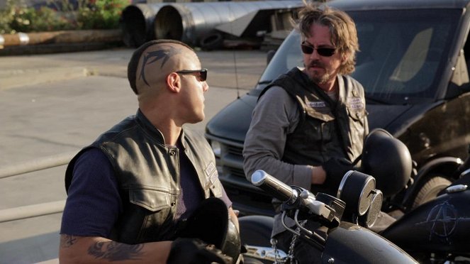 Kemény motorosok - Ki mint vet, úgy arat - Filmfotók - Theo Rossi, Tommy Flanagan