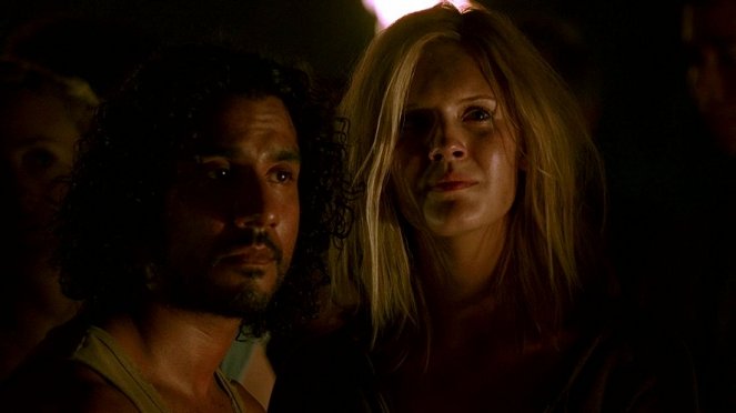 Lost - Man of Science, Man of Faith - Photos - Naveen Andrews, Maggie Grace