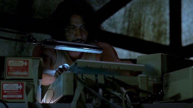 Lost - Season 2 - Orientaatio - Kuvat elokuvasta - Naveen Andrews