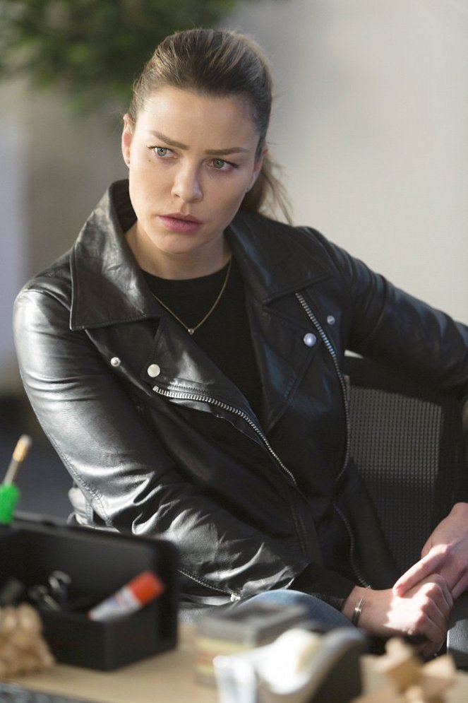 Lucifer - Pequeno e esperto parasita - Do filme - Lauren German