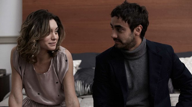 O Négocio - Turnaround - Film - Juliana Schalch, Gabriel Godoy