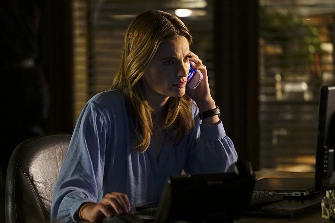 Castle - In Plane Sight - Photos - Stana Katic