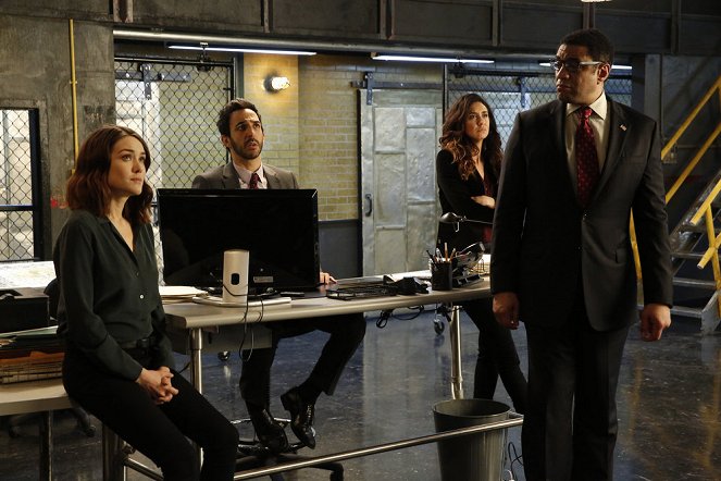 The Blacklist - Season 4 - The Debt Collector (No. 46) - Photos - Megan Boone, Amir Arison, Mozhan Marnò, Harry Lennix