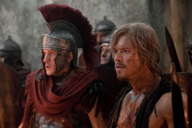 Spartakus - Válečná kořist - Z filmu - Simon Merrells, Todd Lasance