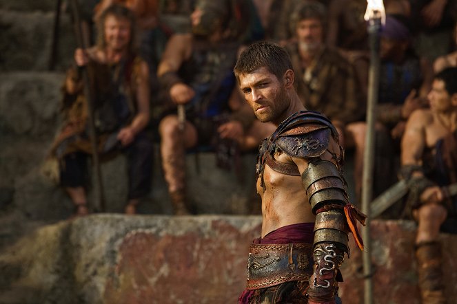 Spartacus - War of Damned - The Dead and the Dying - Photos - Liam McIntyre