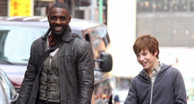 De Donkere Toren - Van de set - Idris Elba, Tom Taylor