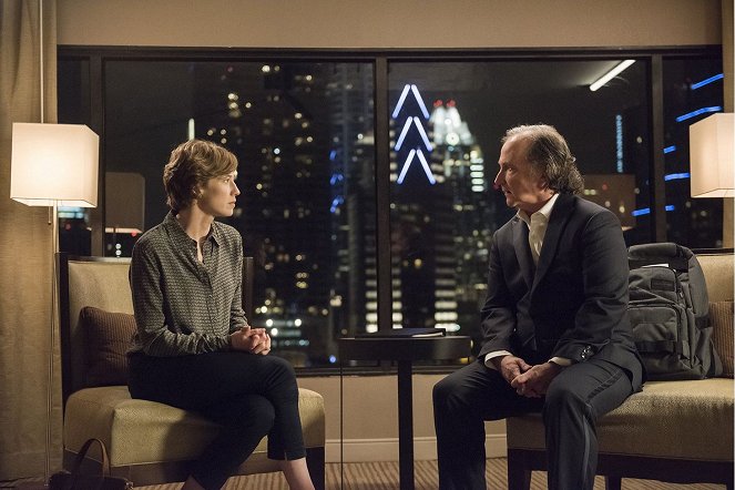 The Leftovers - Don't Be Ridiculous - Photos - Carrie Coon, Mark Linn-Baker