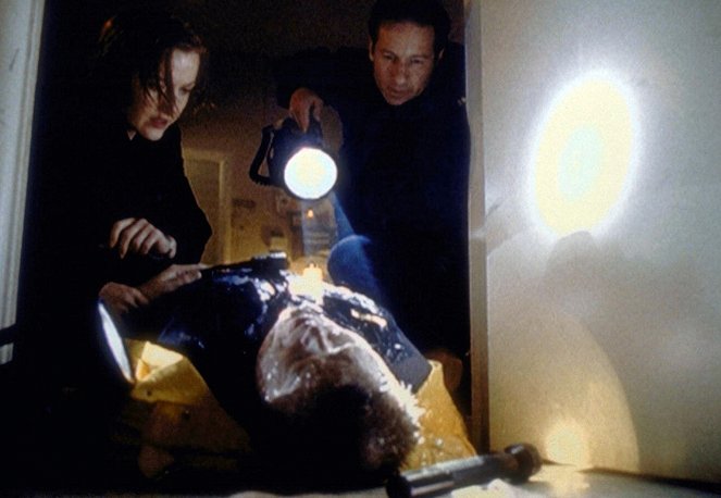 The X-Files - Agua Mala - Van film - Gillian Anderson, David Duchovny