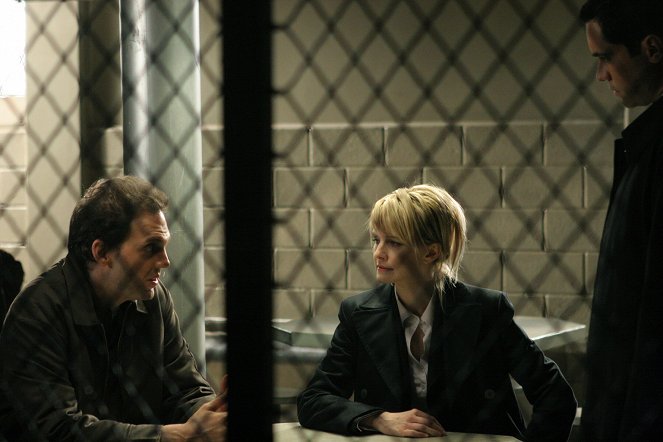 Cold Case - Kein Opfer ist je vergessen - Season 2 - Verraten und verkauft - Filmfotos - Silas Weir Mitchell, Kathryn Morris